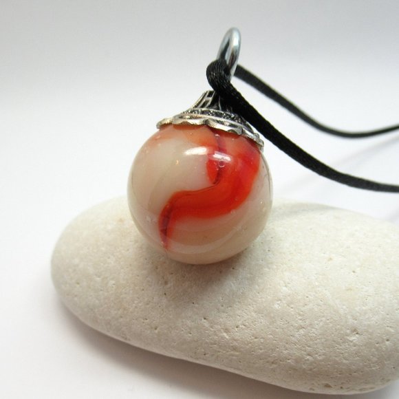 Uranium glass marble pendant - Picture 2 of 11